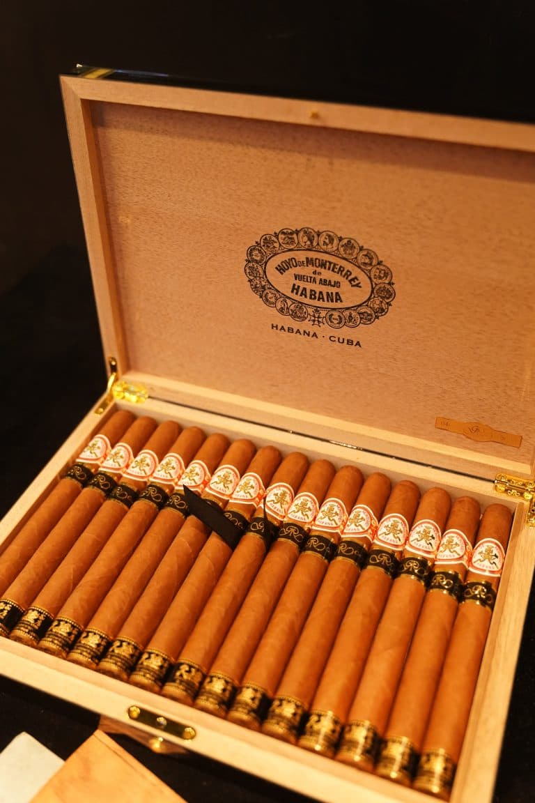 双皇冠特级 GR 2013 DOUBLE CORONAS G.RESERVA (15枝)